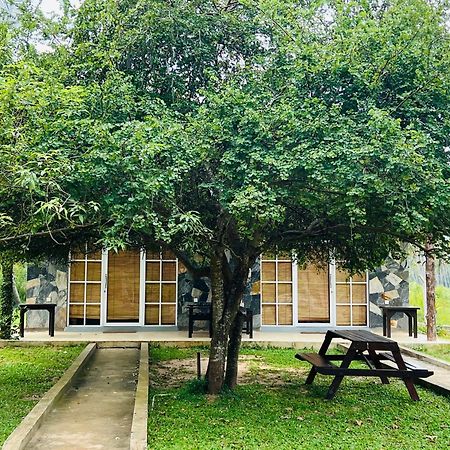 Coco Village Hotel Chilaw Exteriör bild
