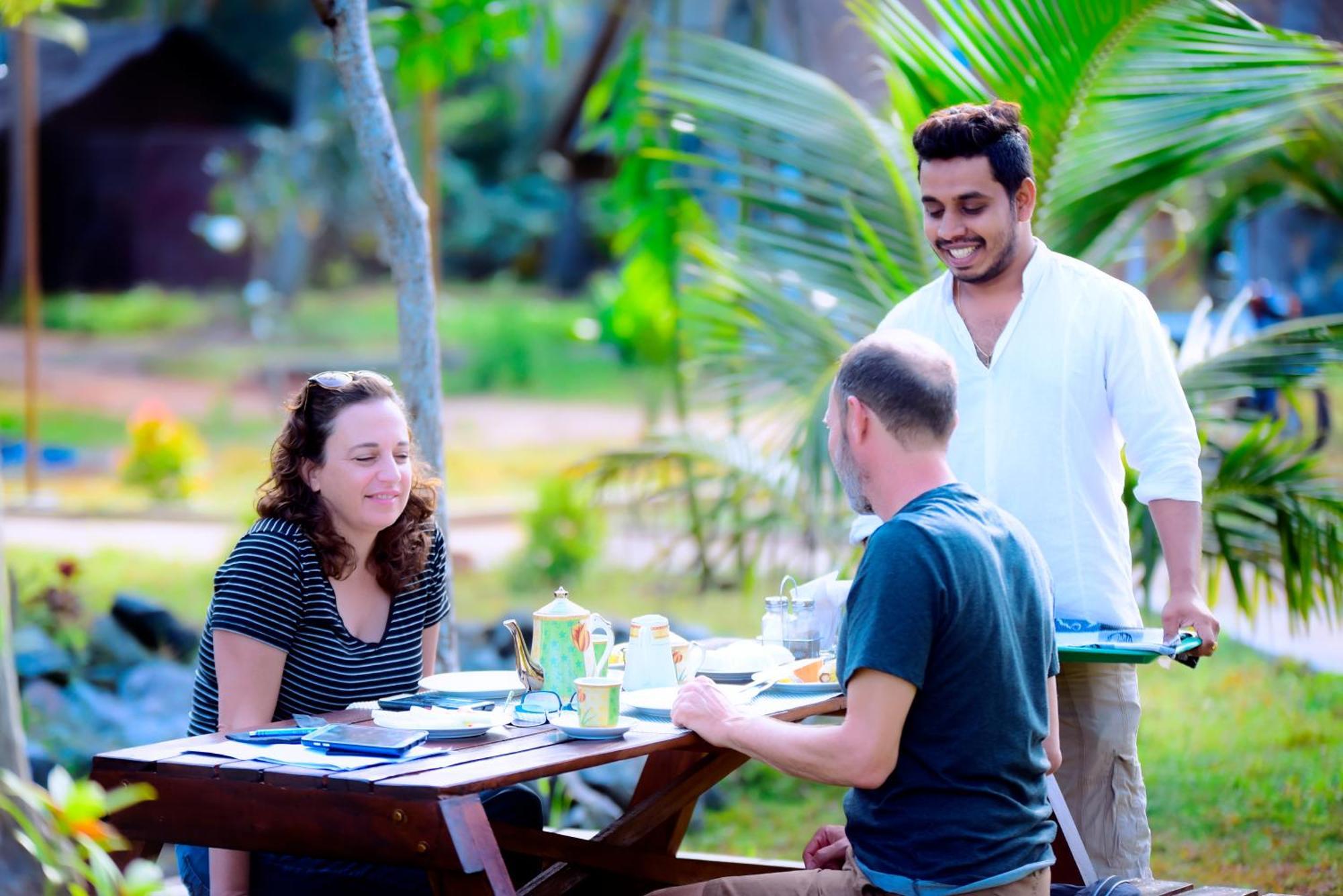 Coco Village Hotel Chilaw Exteriör bild