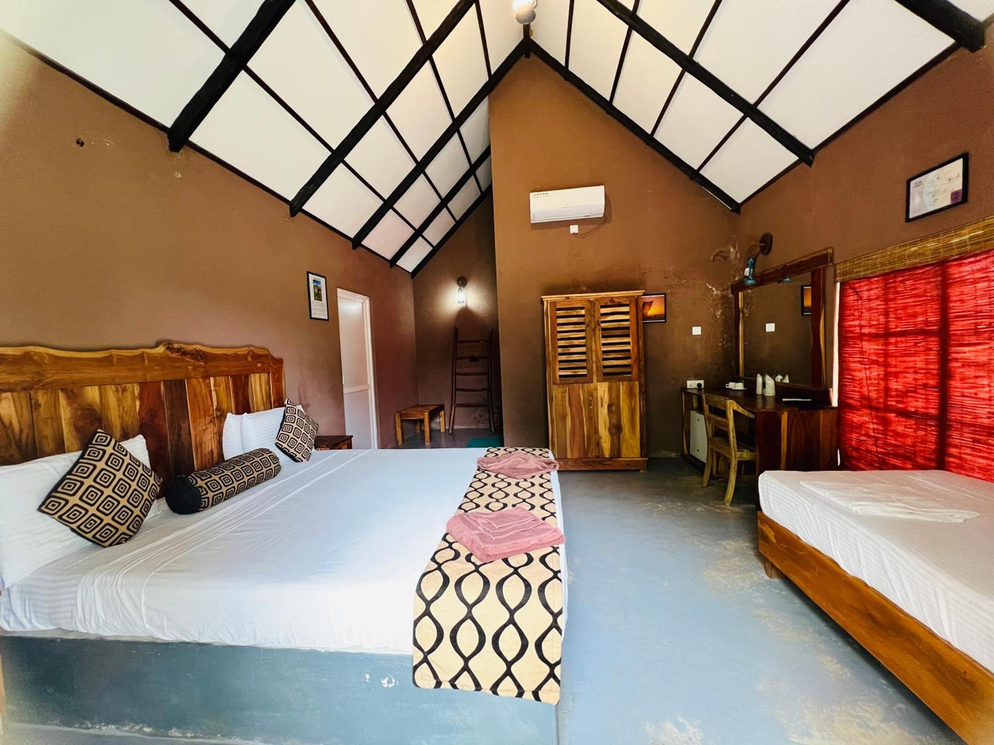 Coco Village Hotel Chilaw Exteriör bild