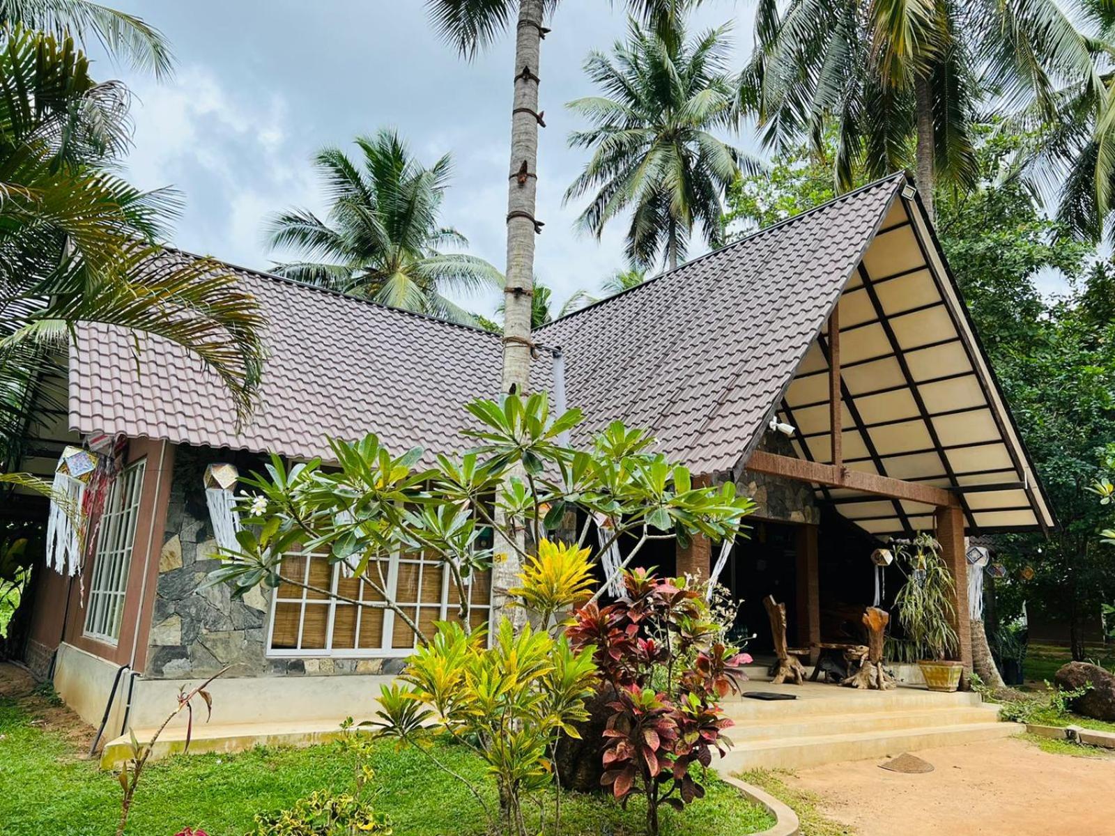 Coco Village Hotel Chilaw Exteriör bild