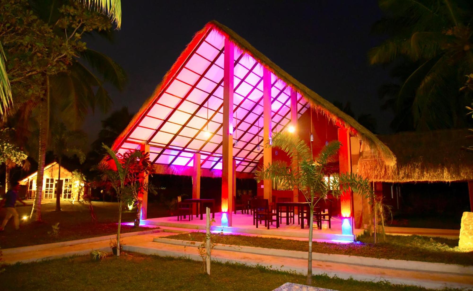 Coco Village Hotel Chilaw Exteriör bild