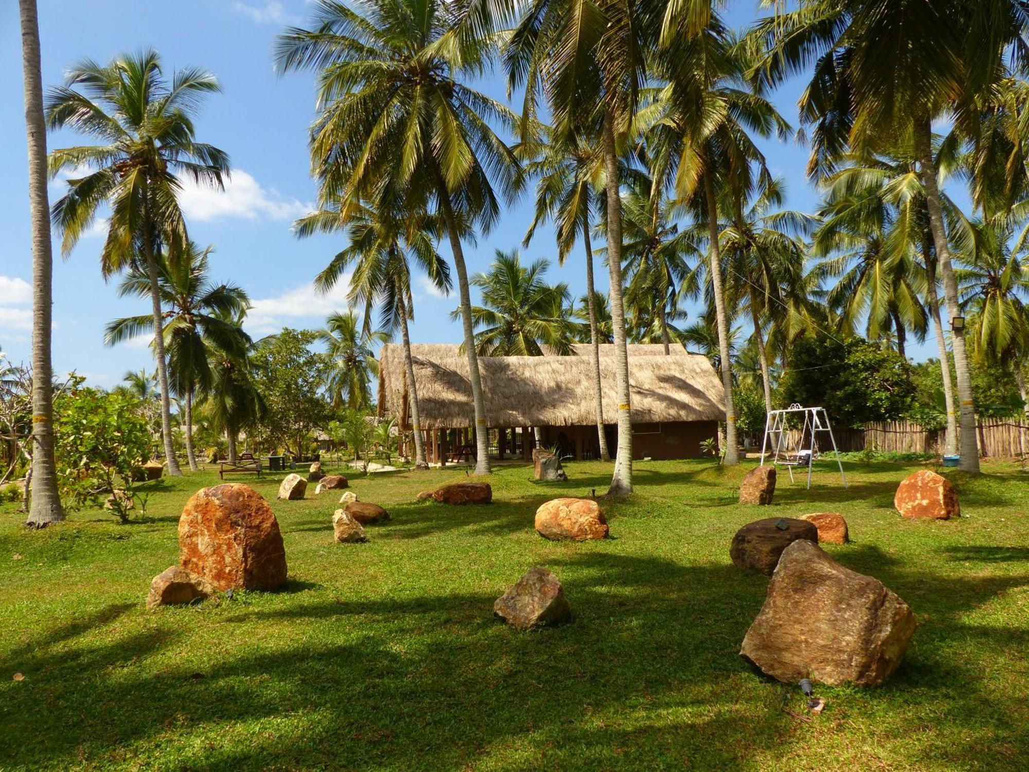 Coco Village Hotel Chilaw Exteriör bild